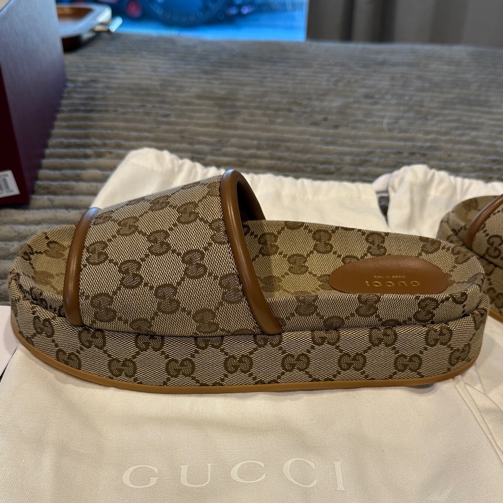 Gucci Tan and Brown Logo Slide Sandals - Picture 4 of 10